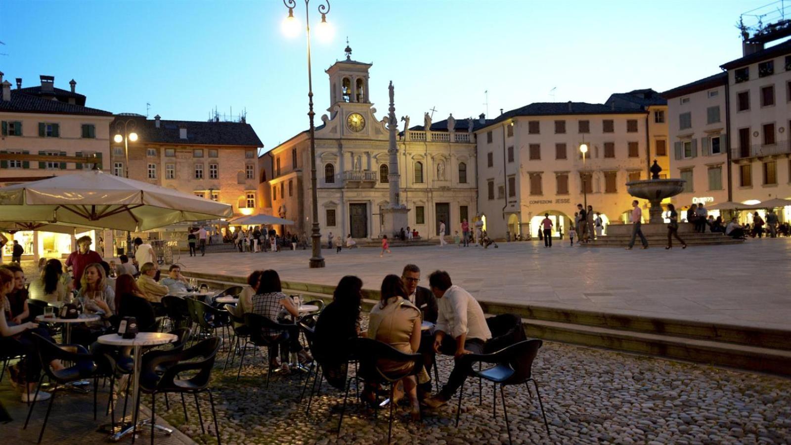 Ampio Trilocale A Udine Centro Leilighet Eksteriør bilde